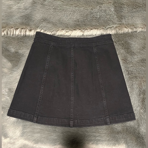 Madewell Stretch Denim A-Line Mini Skirt in Black Frost: Patch Pocket Edition - Picture 6 of 7